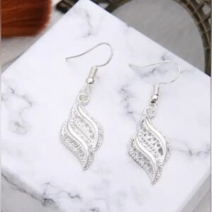 ♥️ C 5 / $20 Elegant Silver Dangle Earrings